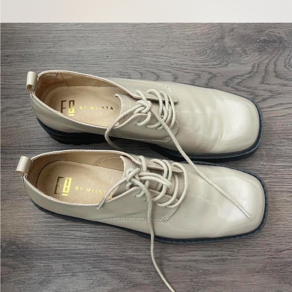 Miista Cream Patent Lace-Up Shoes - Picture 2 of 3